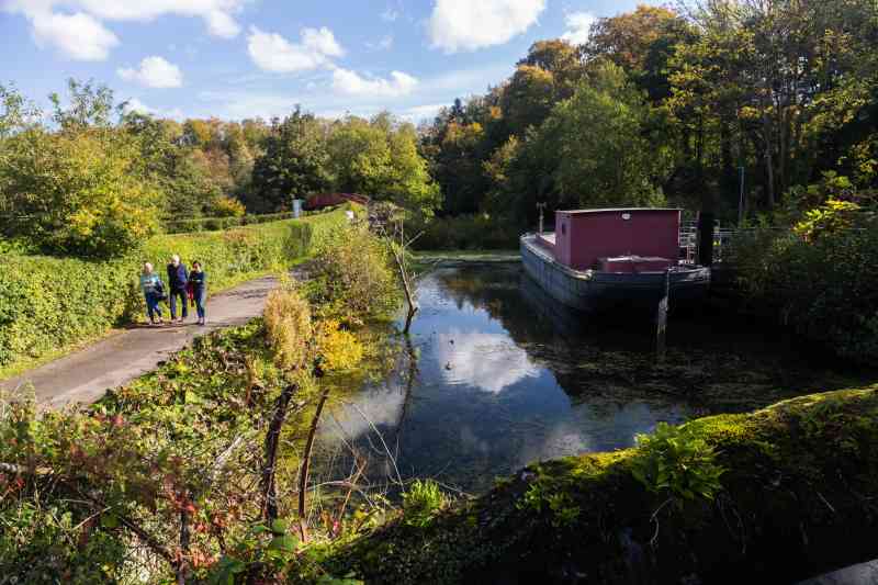 El camino de remolque del Canal Lagan pasa por el Parque Regional del Valle de Lagan